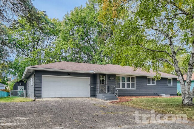 Foto del edificio - 7025 Grimes Ave N