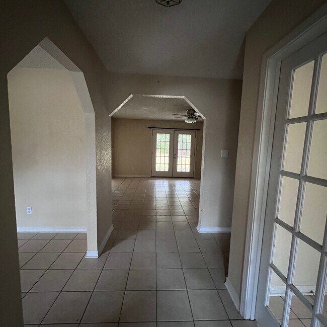 Building Photo - 161 Pinehill Mnr