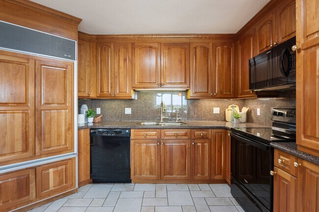 Building Photo - **Incredible 14th Floor 3 bed 3 bath Luxur...