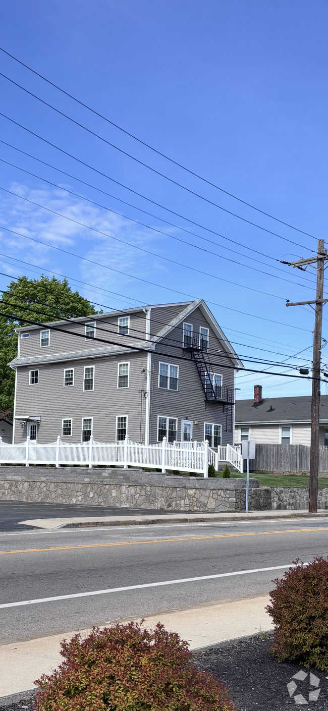 Building Photo - 56 Putnam Pike
