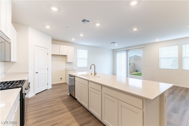 Foto del edificio - 3587 Mascali Ave