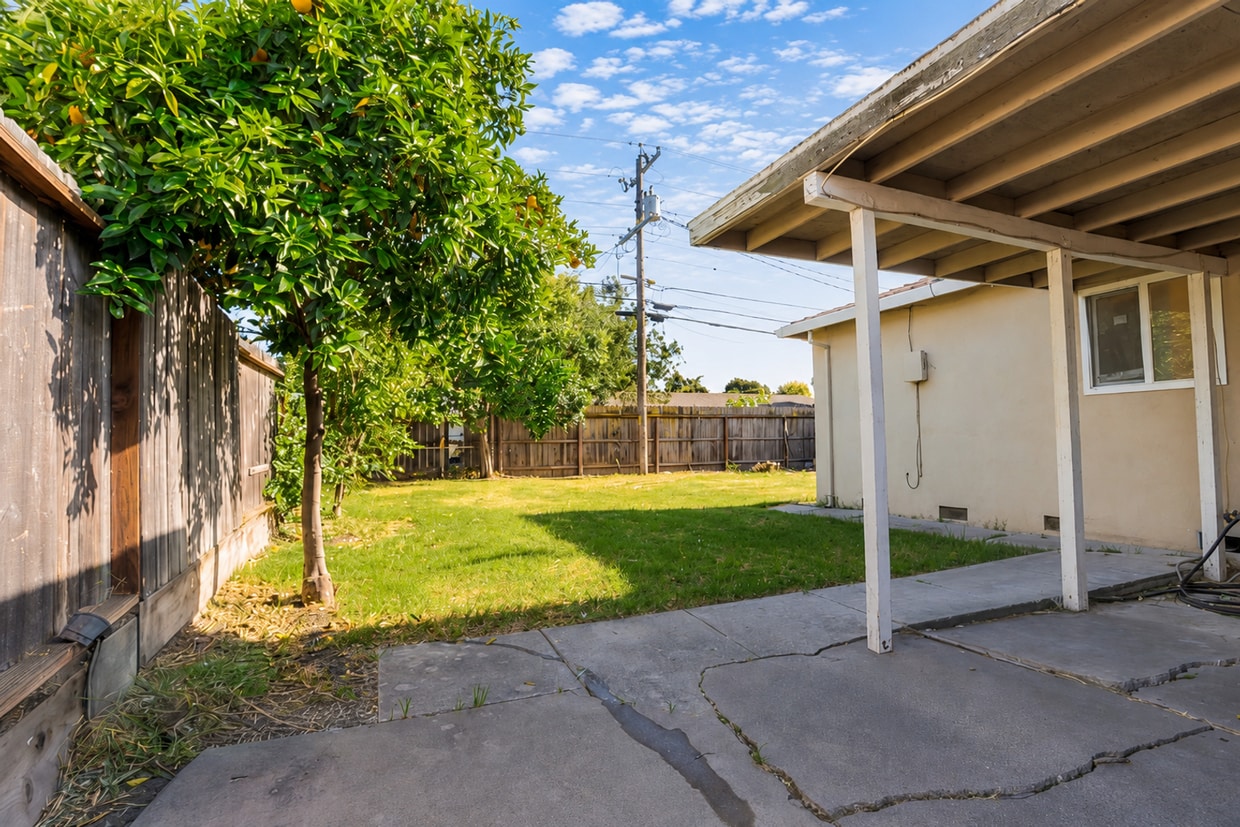Building Photo - Adorable 1 Story Home For You