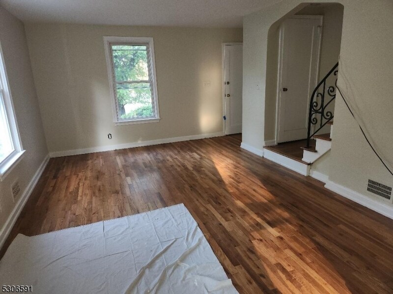 Primary Photo - 826 Pompton Ave