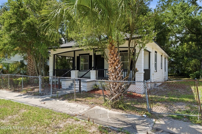 Building Photo - 1123 E 14th St