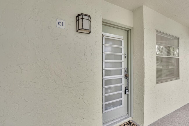 Building Photo - 1102 Bahama Bend