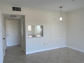 Building Photo - 20200 NE 27th Ct