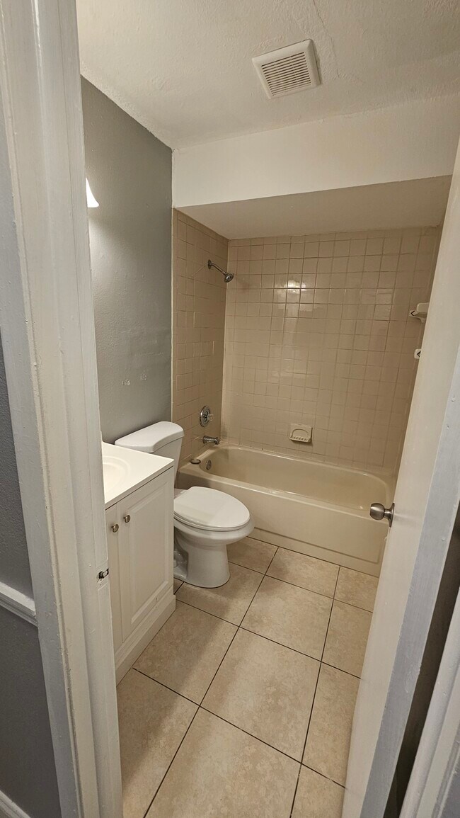 Building Photo - 12405 Shearwater Dr
