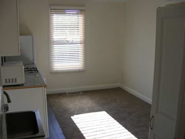 Building Photo - 115 N Park St