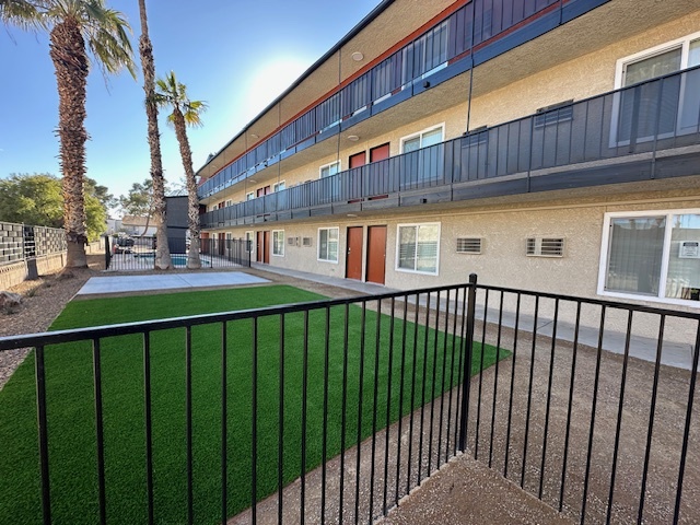 Patio - Sierra Park Apartments