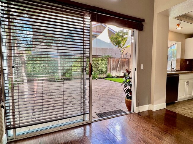 Building Photo - 28556 Rancho-Laguna