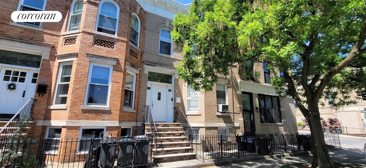 Primary Photo - 327 Vanderbilt St
