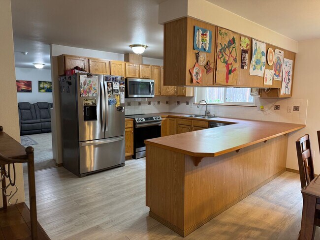 Foto del edificio - 3 bed/2 bath with BONUS room