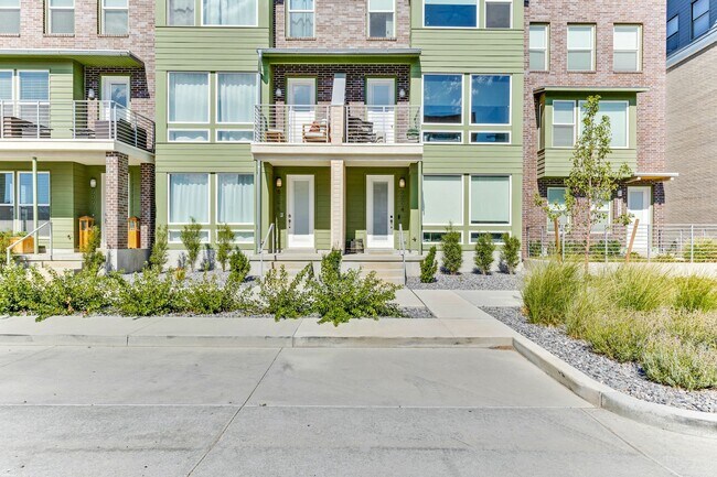 Building Photo - Beautiful Townhome in Daybreak