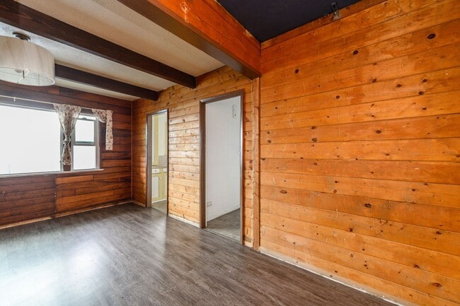 Building Photo - 1070 W Santa Ana Blvd