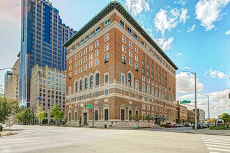 Building Photo - 350 N Meridian St