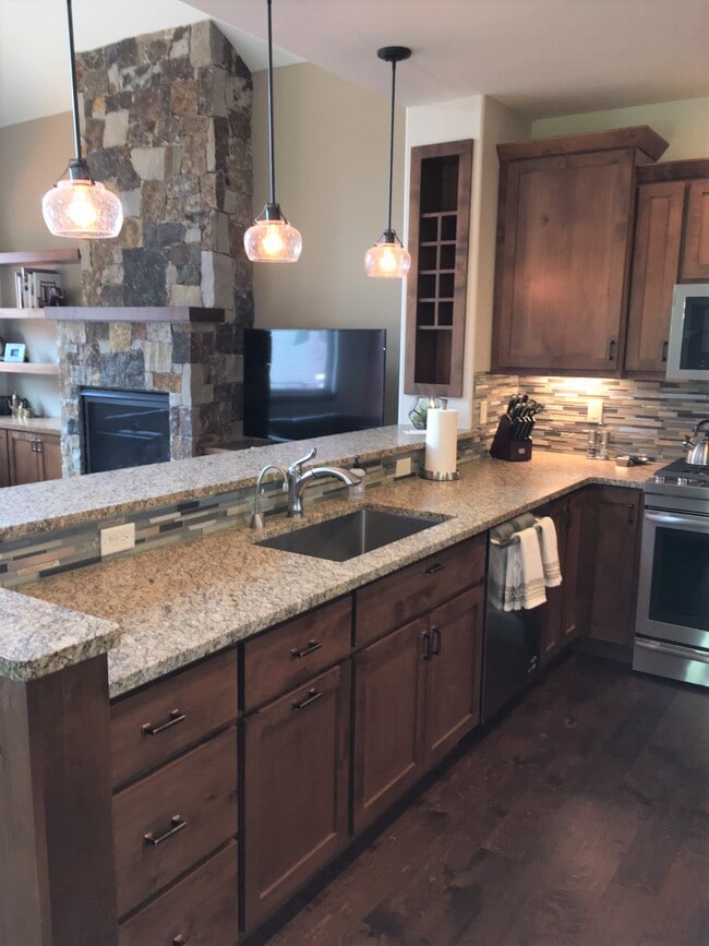 Foto del edificio - 635 Clermont Cir