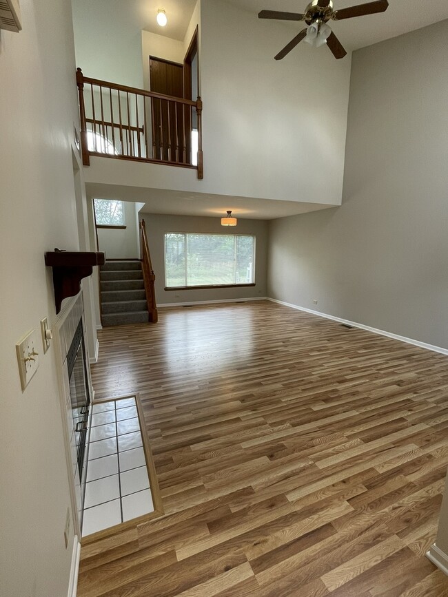 Building Photo - 4440 Larkspur Ln