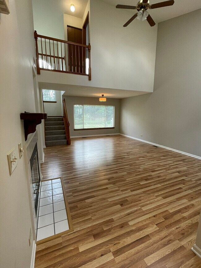 Foto del edificio - 4440 Larkspur Ln