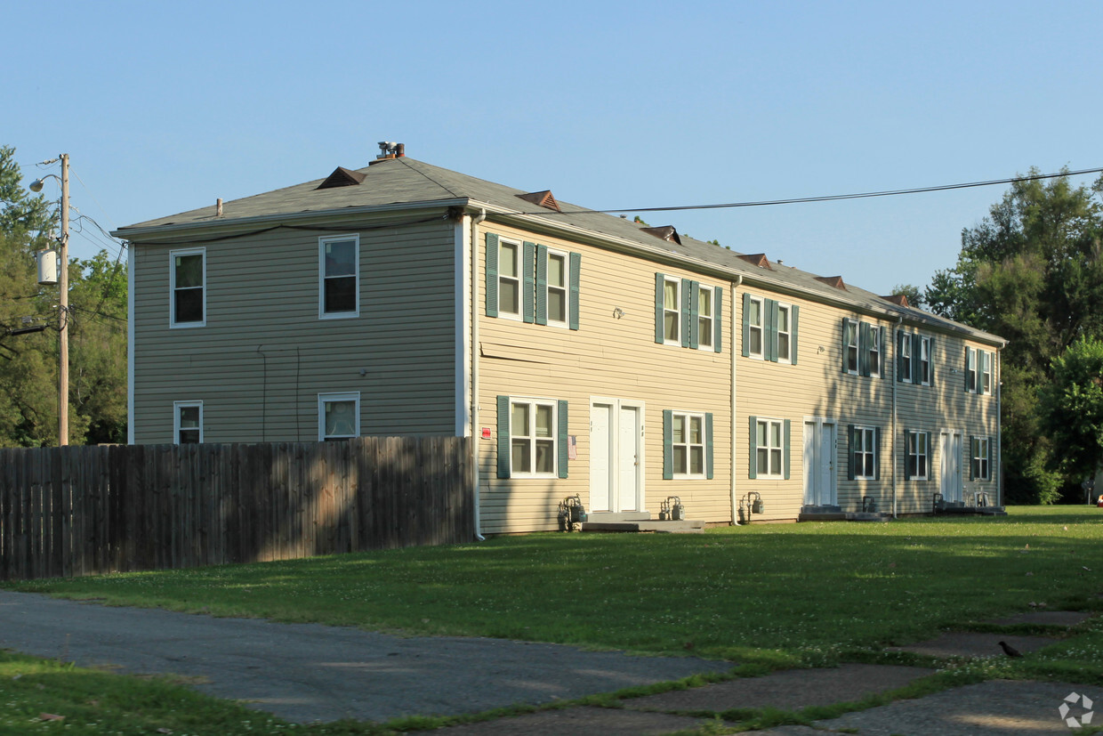 Primary Photo - Manslick Place Apartments