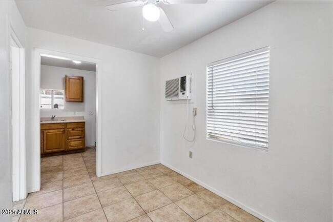 Foto del edificio - 412 W 9th St