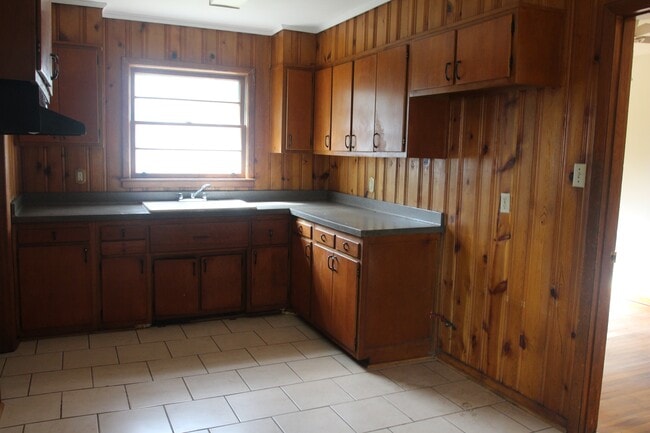 Building Photo - 1800 Gillionville Rd