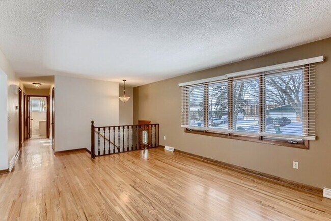 Foto del edificio - 3232 Independence Avenue North, New Hope, ...