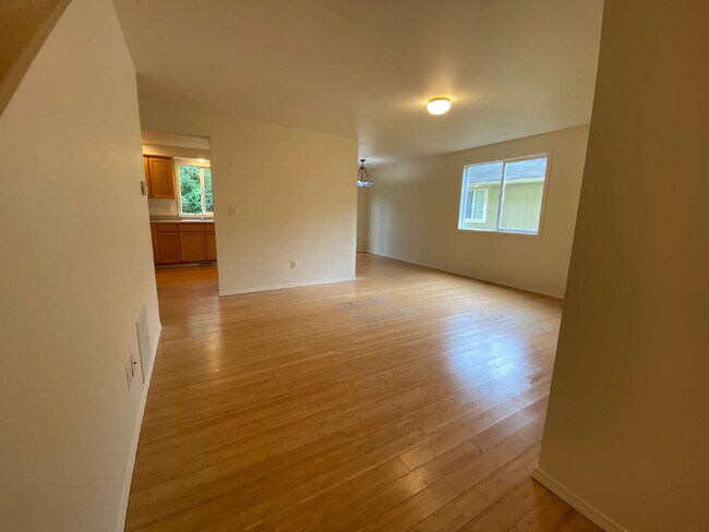 Foto del edificio - Quiet 3-Bed, 2.5-Bath Home with Large Backyard and Pet Friendly