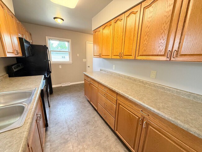Foto del edificio - Spacious 4 Bed, 2 Bath Home – Perfect for Families or Roommates