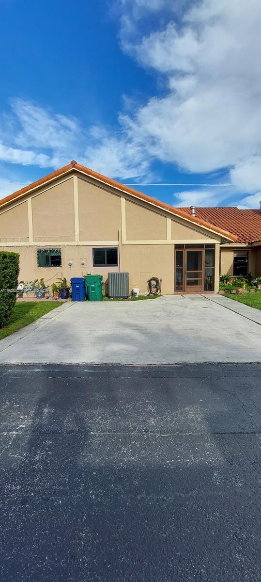 Foto del edificio - 19525 Cypress Ct E