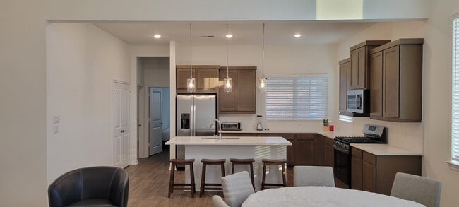 Building Photo - 204 Cider Gum Pl