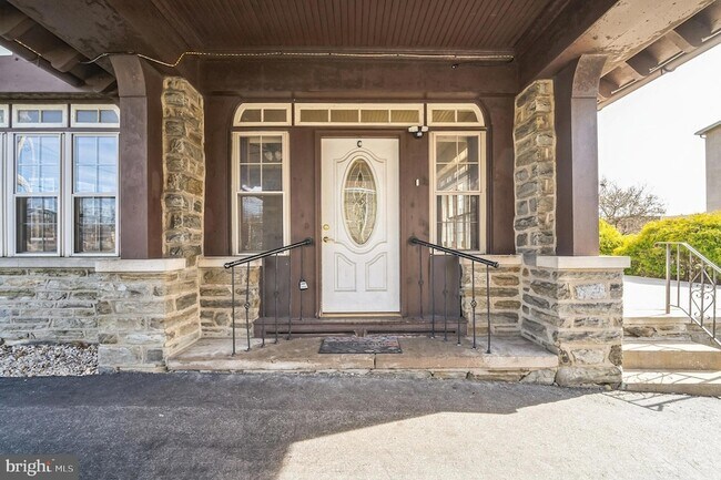 Foto del edificio - 7220 Ridge Ave