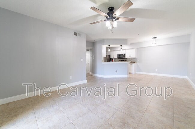 Foto del edificio - 725 Crest Pines Dr