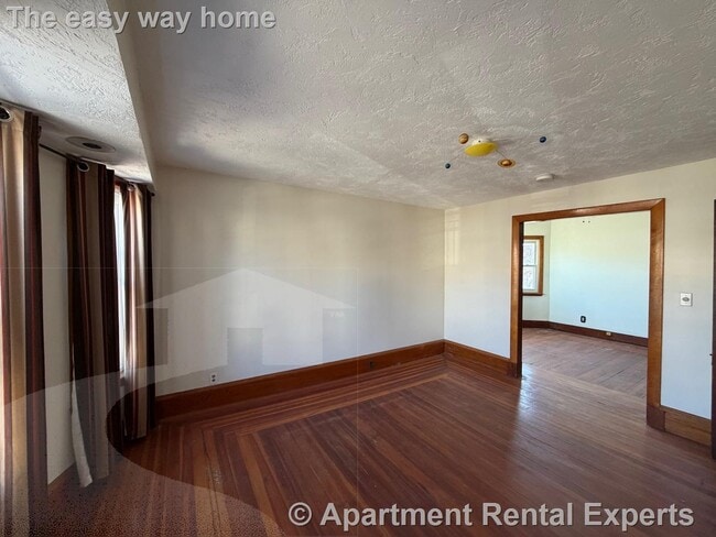 Building Photo - 1040 Broadway