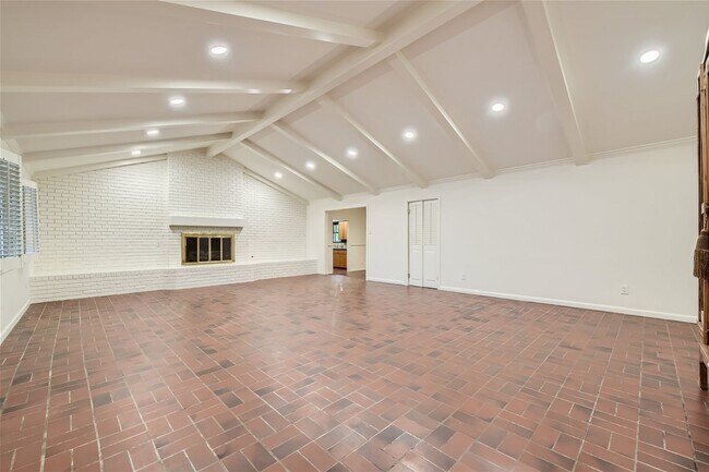 Building Photo - QUAINT RANCH STYLE HOME IN OVERTON PARK!