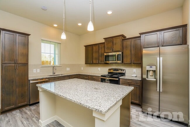 Building Photo - 9835 Willow Creek Commerce Dr