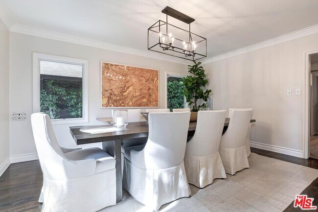 Foto del edificio - 1154 N Wetherly Dr