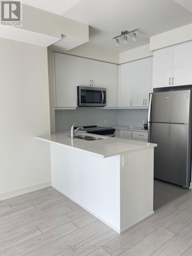 Photo du bâtiment - 4955-4955 Yonge St