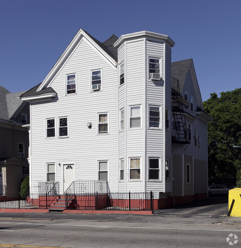 Building Photo - 483-485 Elmwood Ave