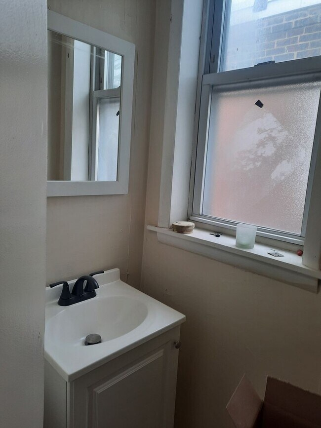 Foto del edificio - Renovated 3 Br for rent