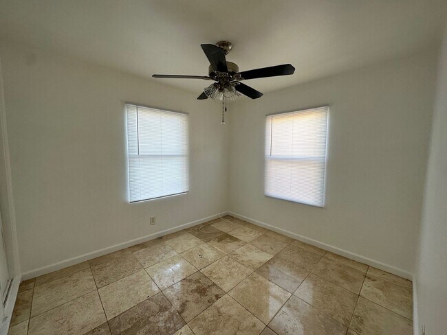 Foto del edificio - 6719-21 Wunderlin Ave