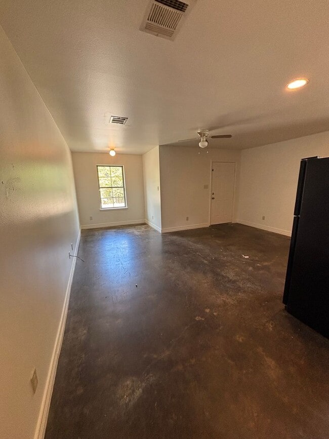 Foto del edificio - 1719 Lakeshore Dr