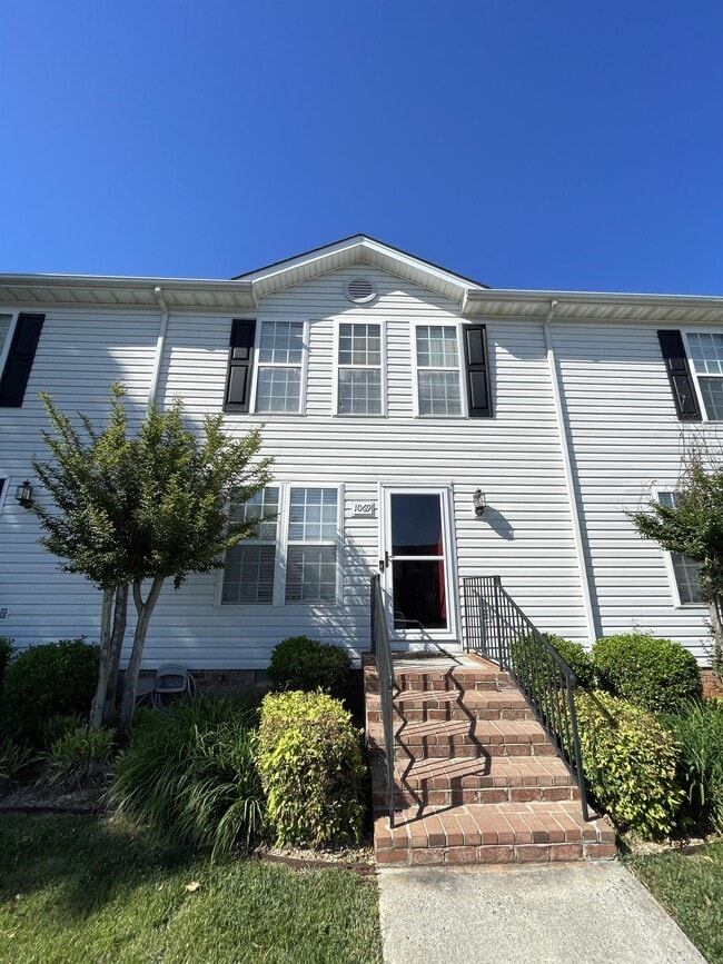Photo - 1069 Blue Ridge View Cir Townhome