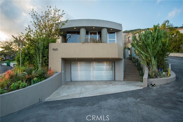 Building Photo - 920 Skyline Dr