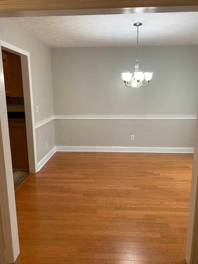 Foto del edificio - Beautiful 4 Bedroom, 2.5 Bath Home in Fore...