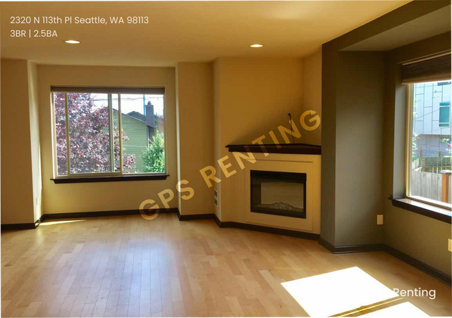 Building Photo - 3 Bed 2.5 Bath Town Home in North Seattle