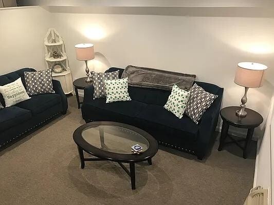 Building Photo - 211 Thompson St