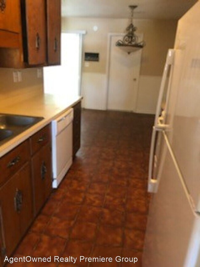 Building Photo - 2 br, 1.5 bath House - 5564 W Shirley Dr