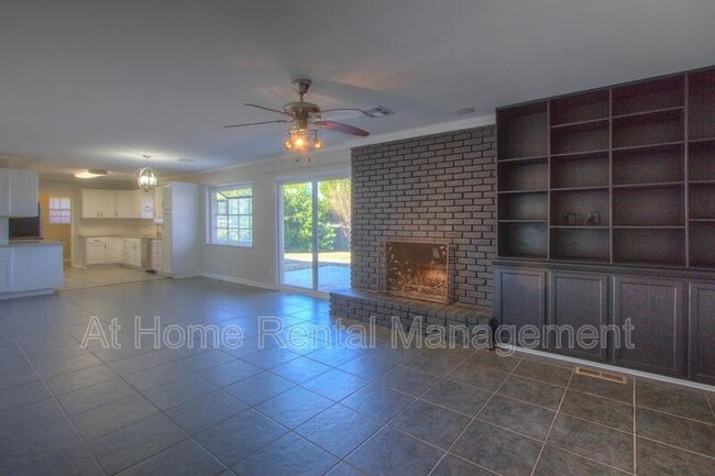 Foto del edificio - 6635 E 54th St