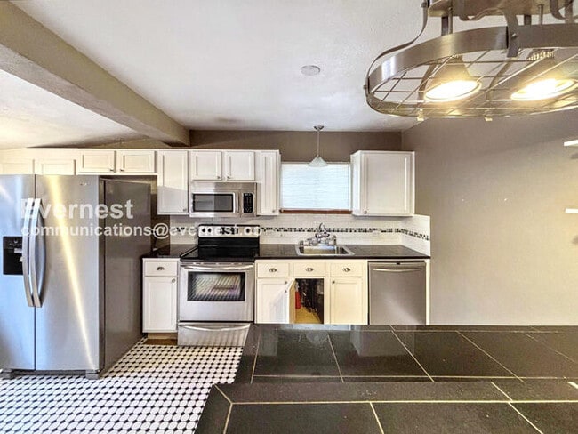 Foto del edificio - 4231 Federal Blvd