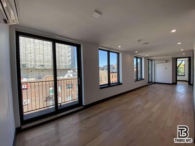 Foto del edificio - 4 bedroom in Brooklyn NY 11215